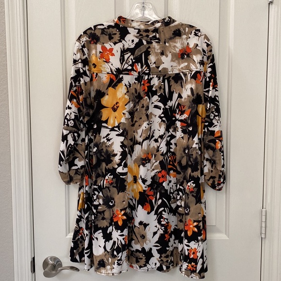 BCBG Maxazria 3/4 Sleeve Floral Print Top With Gold Snap Front Size XL - Picture 7 of 11